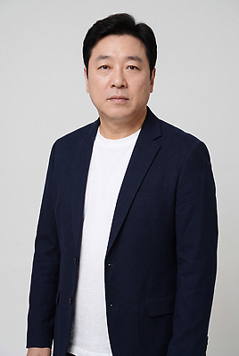 JPG 편집이미지 남자 중년 스튜디오 표정 정장 의료성형뷰티 편집실사 AI인물포토 AI콘텐츠 옷 사람 성인 CG 파일형식 AI포토