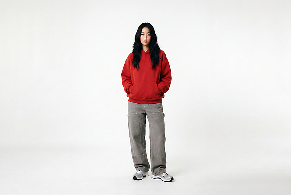 JPG 편집이미지 옷 여자 패션 신발 바지 스튜디오 서기 사람 앞모습 빨간색 청바지 주머니 의료성형뷰티 스타일 편집실사 AI인물포토 AI콘텐츠 뷰포인트 컬러 모션 하의 CG 파일형식 AI포토
