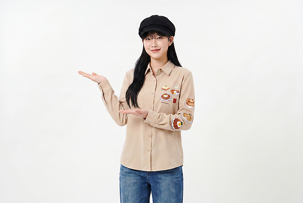 JPG 편집이미지 모자 옷 여자 패션 포즈 셔츠 상의 캐주얼 흰색 가리킴 의료성형뷰티 스타일 편집실사 AI인물포토 AI콘텐츠 잡화 컬러 사람 손짓 CG 파일형식 AI포토 모션