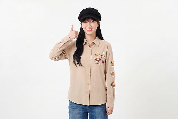 JPG 편집이미지 모자 옷 여자 셔츠 표정 웃음 사람 캐주얼 의료성형뷰티 스타일 편집실사 AI인물포토 AI콘텐츠 잡화 상의 CG 파일형식 AI포토