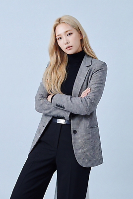 JPG 모델 편집이미지 옷 여자 패션 포즈 정장 비즈니스우먼 전문직 체크무늬 의료성형뷰티 스타일 편집실사 AI인물포토 AI콘텐츠 직업 무늬 비즈니스 사람 직장인 CG 파일형식 AI포토