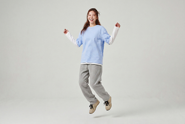 JPG 편집이미지 여자 행복 얼굴 스튜디오 웃음 사람 점프 활발 기쁨 의료성형뷰티 편집실사 웰니스 AI인물포토 AI콘텐츠 감정 컨셉 모션 표정 신체부위 CG 파일형식 AI포토