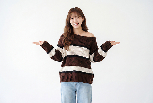 JPG 모델 편집이미지 옷 여자 패션 서기 미소 줄무늬 편안함 스웨터 의료성형뷰티 스타일 편집실사 AI인물포토 AI콘텐츠 상의 무늬 모션 표정 사람 감각 CG 파일형식 AI포토