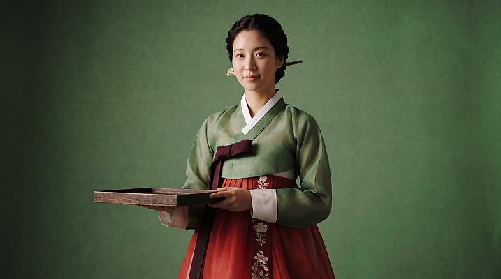 JPG 편집이미지 전통 옷 여자 명절 문화 스튜디오 한국 쟁반 표정 사람 한복 의료성형뷰티 편집실사 AI인물포토 AI콘텐츠 한국전통 기념일 아시아 전통의상 CG 파일형식 AI포토 나라 이벤트