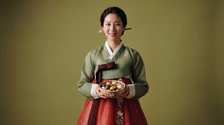 JPG 편집이미지 전통 옷 여자 명절 문화 한식 떡 한국 미소 바구니 한복 멋 의료성형뷰티 스타일 편집실사 AI인물포토 AI콘텐츠 한국전통 기념일 아시아 음식 표정 사람 전통의상 CG 파일형식 AI포토 나라 이벤트