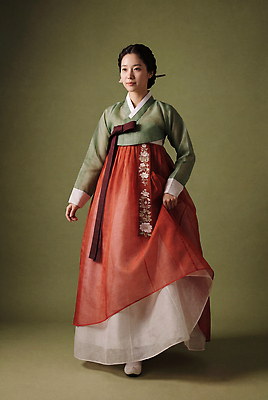 JPG 모델 편집이미지 옷 여자 패션 명절 문화 스튜디오 한국 상반신 걷기 사진촬영 전통의상 한복 의료성형뷰티 편집실사 AI인물포토 AI콘텐츠 한국전통 전통 기념일 아시아 모션 사람 촬영 CG 파일형식 AI포토 나라 이벤트