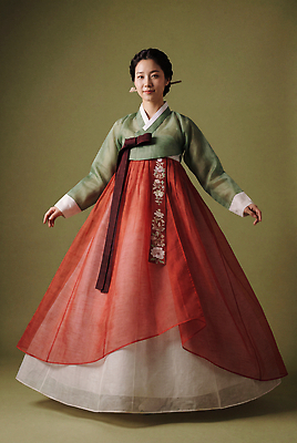 JPG 편집이미지 전통 옷 여자 패션 명절 문화 포즈 한국 초록색 한복 의료성형뷰티 스타일 편집실사 AI인물포토 AI콘텐츠 한국전통 기념일 아시아 컬러 사람 전통의상 CG 파일형식 AI포토 나라 이벤트