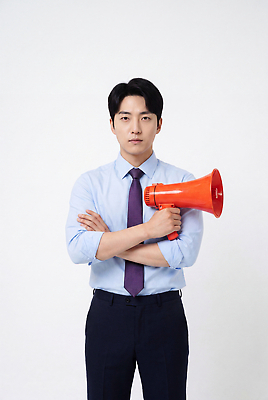 JPG 편집이미지 옷 남자 포즈 셔츠 넥타이 파란색 보라색 확성기 자신감 소통 의료성형뷰티 편집실사 AI인물포토 AI콘텐츠 잡화 감정 컬러 컨셉 상의 사람 CG 파일형식 AI포토