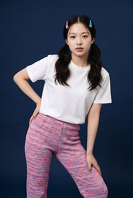 JPG 모델 편집이미지 옷 여자 패션 포즈 앞모습 머리핀 준비 의료성형뷰티 스타일 편집실사 AI인물포토 AI콘텐츠 뷰포인트 장신구 사람 CG 파일형식 AI포토