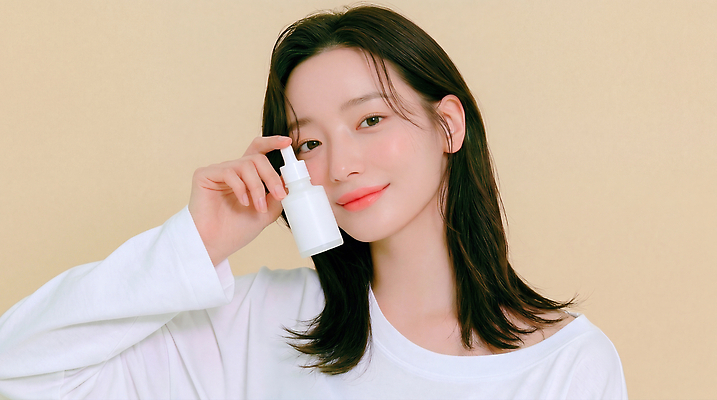 JPG 편집이미지 손 여자 포즈 미소 화장품 상품 피부 피부관리 스킨케어 뷰티풀 자기관리 파스텔톤 의료성형뷰티 스타일 편집실사 AI인물포토 AI콘텐츠 컬러 표정 사람 신체부위 뷰티 CG 파스텔 파일형식 AI포토 학용품 문구용품 오브젝트