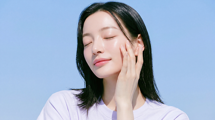 JPG 편집이미지 손 여자 행복 하늘 표정 관리 미소 일상 햇빛 피부 피부관리 스킨케어 뷰티풀 파스텔톤 의료성형뷰티 외모 편집실사 AI인물포토 AI콘텐츠 감정 컬러 사람 라이프 신체부위 빛 뷰티 CG 파스텔 파일형식 AI포토 학용품 생활 문구용품 오브젝트