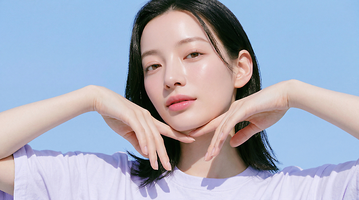 JPG 편집이미지 손 여자 하늘 표정 미소 일상 분위기 피부관리 스킨케어 뷰티풀 파스텔톤 의료성형뷰티 편집실사 AI인물포토 AI콘텐츠 컬러 컨셉 사람 라이프 신체부위 뷰티 CG 파스텔 파일형식 AI포토 학용품 생활 문구용품 오브젝트