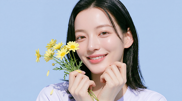 JPG 편집이미지 여자 꽃 행복 포즈 하늘 표정 밝음 웃음 일상 노란색 봄 피부관리 스킨케어 뷰티풀 파스텔톤 의료성형뷰티 편집실사 AI인물포토 AI콘텐츠 식물 계절 감정 컬러 사람 라이프 뷰티 CG 파스텔 파일형식 AI포토 학용품 생활 문구용품 오브젝트