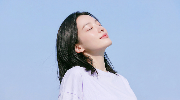 JPG 편집이미지 옷 여자 얼굴 하늘 바람 일상 햇빛 눈감음 신선 편안함 즐거움 피부관리 감성 스킨케어 뷰티풀 파스텔톤 의료성형뷰티 편집실사 AI인물포토 AI콘텐츠 자연요소 감정 컬러 컨셉 모션 날씨 사람 라이프 신체부위 빛 뷰티 감각 CG 파스텔 파일형식 AI포토 학용품 생활 문구용품 오브젝트