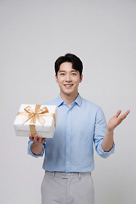 JPG 편집이미지 손 기념일 남자 리본 표정 웃음 손짓 이벤트 선물상자 기쁨 축하 의료성형뷰티 편집실사 AI인물포토 AI콘텐츠 감정 컨셉 모션 선물 사람 신체부위 상자 CG 파일형식 AI포토