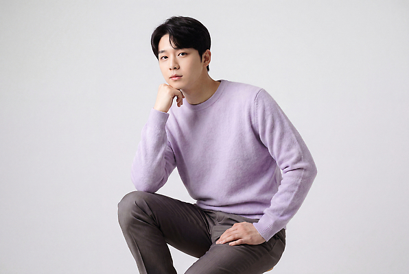 JPG 편집이미지 옷 남자 포즈 스튜디오 니트 의료성형뷰티 스타일 편집실사 AI인물포토 AI콘텐츠 상의 사람 CG 파일형식 AI포토