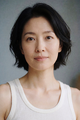JPG 편집이미지 헤어스타일 여자 중년 백그라운드 실내 사람 상반신 성인 의료성형뷰티 편집실사 웰니스 AI인물포토 AI콘텐츠 내부 CG 파일형식 AI포토