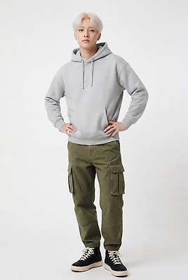 JPG 편집이미지 손 옷 패션 남자 일상 앞모습 캐주얼 허리 후드티셔츠 밝은색 의료성형뷰티 스타일 편집실사 AI인물포토 AI콘텐츠 뷰포인트 티셔츠 사람 라이프 신체부위 CG 파일형식 AI포토 셔츠 생활 상의