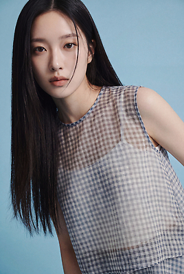 JPG 모델 편집이미지 긴머리 응시 옷 패션 포즈 백그라운드 사람 파란색 사진촬영 체크무늬 의료성형뷰티 편집실사 AI인물포토 AI콘텐츠 헤어스타일 시선 컬러 무늬 촬영 CG 파일형식 AI포토