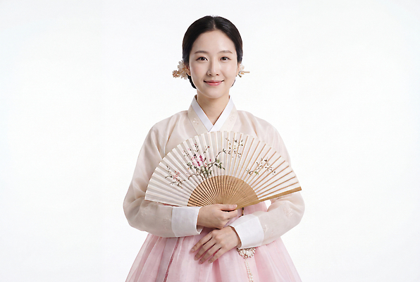 JPG 편집이미지 전통 손 옷 여자 문화 한국 부채 한복 비녀 의료성형뷰티 편집실사 AI인물포토 AI콘텐츠 한국전통 아시아 전통소품 사람 신체부위 전통의상 CG 파일형식 헤어액세사리 AI포토 나라 장신구 장식 오브젝트