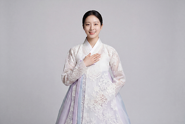 JPG 편집이미지 전통 손 옷 여자 문화 포즈 한국 한복 가슴 의료성형뷰티 편집실사 AI인물포토 AI콘텐츠 한국전통 아시아 사람 신체부위 전통의상 CG 파일형식 AI포토 나라