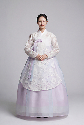 JPG 편집이미지 한국문화 전통 옷 여자 패션 문화 한국 전통의상 한복 손모으기 의료성형뷰티 편집실사 AI인물포토 AI콘텐츠 동양문화 한국전통 아시아 사람 손짓 CG 파일형식 AI포토 나라 모션
