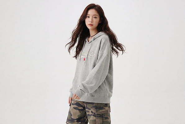 JPG 모델 편집이미지 긴머리 옷 여자 패션 포즈 바지 캐주얼 후드티 의료성형뷰티 스타일 스트리트패션 편집실사 AI인물포토 AI콘텐츠 헤어스타일 티셔츠 하의 사람 CG 파일형식 AI포토 셔츠 상의