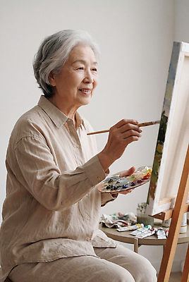 JPG 편집이미지 손 여자 노년 할머니 여유 예술 미소 생활 물감 그리기 팔레트 집중 그림 캔버스 창작 의료성형뷰티 편집실사 AI인물포토 AI콘텐츠 감정 컨셉 모션 표정 사람 성인 신체부위 미술도구 CG 파일형식 AI포토 오브젝트