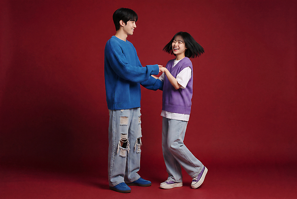 JPG 편집이미지 커플 옷 여자 남자 관계 웃음 사람 손잡기 편안함 즐거움 소통 의료성형뷰티 편집실사 AI인물포토 AI콘텐츠 감정 컨셉 모션 표정 감각 CG 파일형식 AI포토