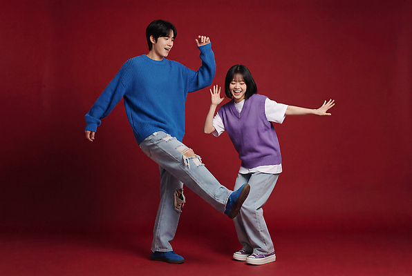 JPG 편집이미지 커플 여자 패션 남자 포즈 웃음 춤 즐거움 소통 의료성형뷰티 편집실사 AI인물포토 AI콘텐츠 감정 컨셉 관계 문화예술 표정 사람 CG 파일형식 AI포토