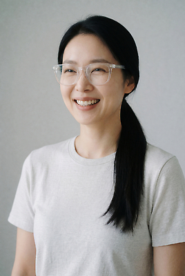 JPG 편집이미지 헤어스타일 여자 안경 얼굴 포즈 표정 미소 웃음 사람 일상 피부관리 스킨케어 의료성형뷰티 편집실사 AI인물포토 AI콘텐츠 잡화 라이프 신체부위 뷰티 CG 파일형식 AI포토 생활