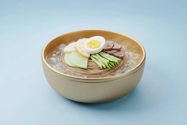 JPG 편집이미지 그릇 한식 음식 백그라운드 오이 육류 요리 여름 파란색 계란 얼음 면류 냉면 이미지편집 AI포토 AI콘텐츠 자연요소 식기 계절 컬러 채소 식재료 여름음식 알 파일형식