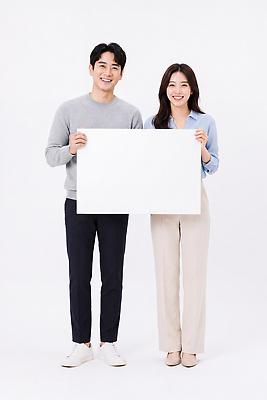 JPG 편집이미지 부부 여자 남자 행복 종이 함께함 표정 사랑 미소 들기 의료성형뷰티 편집실사 AI인물포토 AI콘텐츠 커플 감정 컨셉 모션 사람 CG 파일형식 AI포토 관계