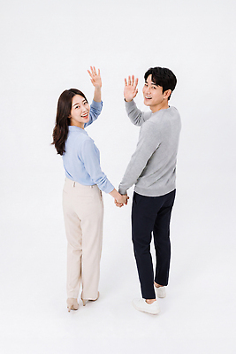 JPG 편집이미지 부부 커플 여자 남자 행복 포즈 응원 사랑 미소 웃음 손잡기 인사 사진관 의료성형뷰티 편집실사 AI인물포토 AI콘텐츠 감정 관계 모션 표정 사람 예절 CG 파일형식 AI포토