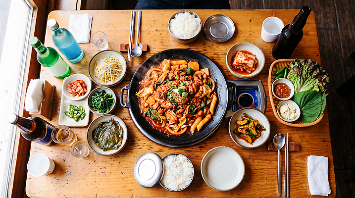 JPG 편집이미지 한식 채소 밥 반찬 마늘 육류 요리 소스 상추 나물 닭갈비 편집실사 AI포토 AI콘텐츠 음식 식재료 닭고기 양념 CG 닭고기요리 파일형식