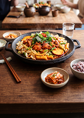 JPG 편집이미지 한식 음식 채소 밥 반찬 육류 요리 식사 양념 맛 점심 닭갈비 편집실사 AI포토 AI콘텐츠 컨셉 식재료 닭고기 CG 닭고기요리 파일형식