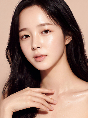 JPG 모델 편집이미지 손 얼굴 실내 화장 뷰티 머리 검은색 화장품 피부 턱 의료성형뷰티 편집실사 AI인물포토 AI콘텐츠 컬러 내부 신체부위 CG 파일형식 AI포토 사람