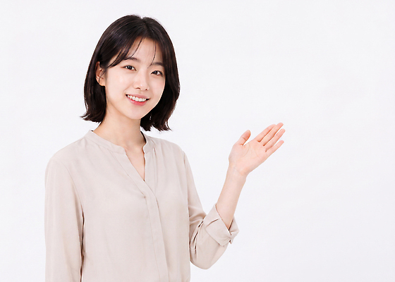 JPG 편집이미지 여자 감정 비즈니스 표정 밝음 웃음 공간 흰색 인사 의료성형뷰티 편집실사 AI인물포토 AI콘텐츠 컬러 사람 예절 CG 파일형식 AI포토