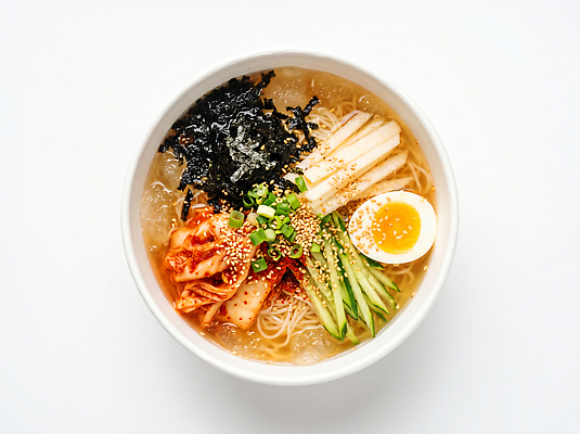 JPG 편집이미지 그릇 한식 재료 김치 오이 요리 여름 계란 식사 면류 냉면 국물 김치말이국수 편집실사 AI포토 AI콘텐츠 식기 계절 음식 채소 여름음식 알 CG 국수 파일형식