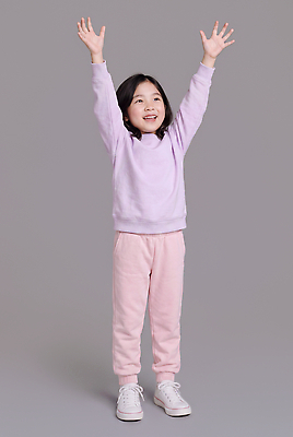 JPG 편집이미지 패션 행복 어린이 포즈 운동화 스튜디오 실내 웃음 소녀 운동복 기쁨 파스텔톤 의료성형뷰티 편집실사 AI인물포토 AI콘텐츠 옷 여자 감정 컬러 신발 표정 사람 내부 CG 파스텔 파일형식 AI포토 학용품 문구용품 오브젝트
