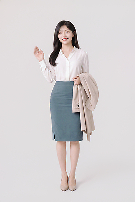 JPG 편집이미지 여자 포즈 서기 사람 일상 치마 재킷 회색 비즈니스우먼 모던 블라우스 의료성형뷰티 스타일 편집실사 AI인물포토 AI콘텐츠 컬러 상의 비즈니스 모션 하의 라이프 외투 직장인 CG 파일형식 AI포토 직업 옷 생활