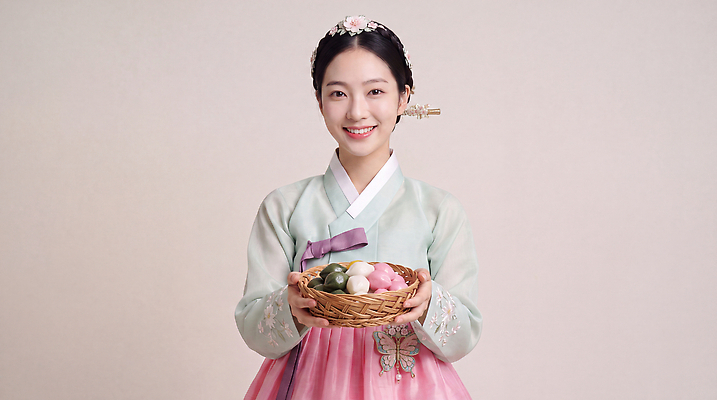 JPG 편집이미지 전통 손 여자 명절 문화 한식 디저트 떡 한국 미소 바구니 전통의상 한복 의료성형뷰티 편집실사 AI인물포토 AI콘텐츠 한국전통 기념일 아시아 음식 표정 사람 신체부위 CG 파일형식 AI포토 나라 이벤트