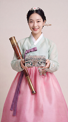 JPG 편집이미지 전통 옷 여자 기념일 문화 한국 미소 장식 상자 한복 의료성형뷰티 편집실사 AI인물포토 AI콘텐츠 한국전통 아시아 표정 사람 이벤트 전통의상 CG 파일형식 AI포토 나라