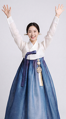 JPG 편집이미지 전통 손 옷 여자 문화 한국 웃음 들기 이벤트 한복 높이 의료성형뷰티 편집실사 AI인물포토 AI콘텐츠 한국전통 아시아 모션 표정 사람 신체부위 전통의상 CG 파일형식 AI포토 나라