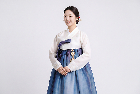 JPG 편집이미지 전통 옷 여자 문화 포즈 한국 미소 한복 의료성형뷰티 스타일 편집실사 AI인물포토 AI콘텐츠 한국전통 아시아 표정 사람 전통의상 CG 파일형식 AI포토 나라