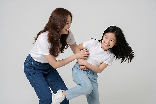 JPG 편집이미지 행복 어린이 가족 놀이 웃음 성인 친구 즐거움 의료성형뷰티 편집실사 AI인물포토 AI콘텐츠 감정 관계 표정 사람 CG 파일형식 AI포토