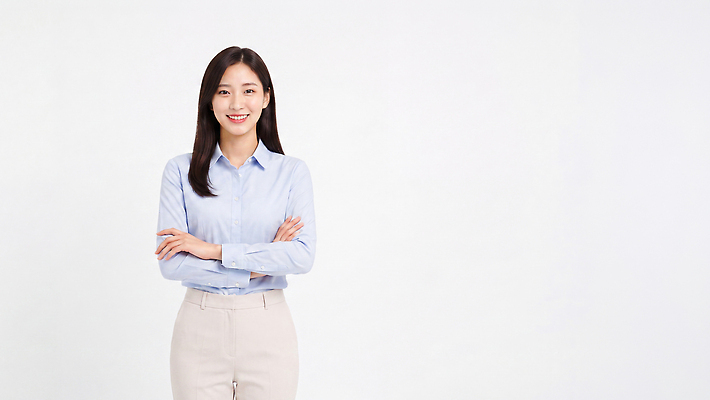JPG 편집이미지 여자 바지 직장 표정 웃음 사람 팔짱 비즈니스우먼 블라우스 의료성형뷰티 스타일 편집실사 AI인물포토 AI콘텐츠 상의 회사 비즈니스 모션 하의 직장인 CG 파일형식 AI포토 직업 옷