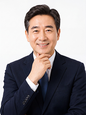 JPG 편집이미지 남자 중년 포즈 비즈니스 미소 웃음 정장 비즈니스맨 리더 의료성형뷰티 스타일 편집실사 AI인물포토 AI콘텐츠 옷 표정 사람 성인 직장인 CG 파일형식 AI포토 직업