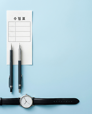 JPG 편집이미지 파란색 학습 수능 시험 도구 쓰는 샤프 손목시계 준비 수험표 편집실사 AI포토 AI콘텐츠 교육 시계 컬러 장신구 펜 CG 파일형식 필기구 문구용품 오브젝트