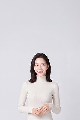 JPG 모델 편집이미지 여자 패션 스튜디오 미소 웃음 스웨터 의료성형뷰티 스타일 편집실사 AI인물포토 AI콘텐츠 상의 표정 사람 CG 파일형식 AI포토 옷